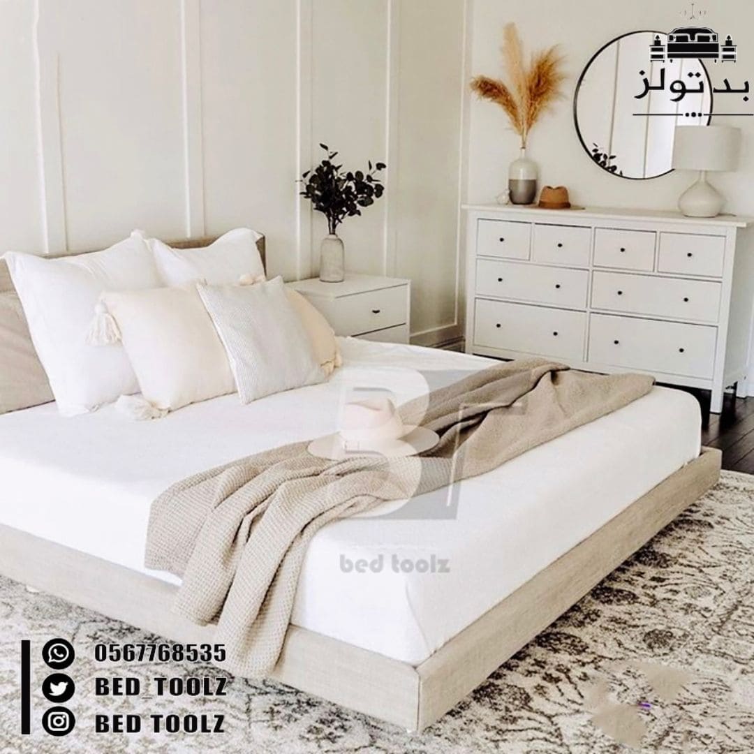 غرفه نوم مودرن بيضاء بمقبض أسود متناسق